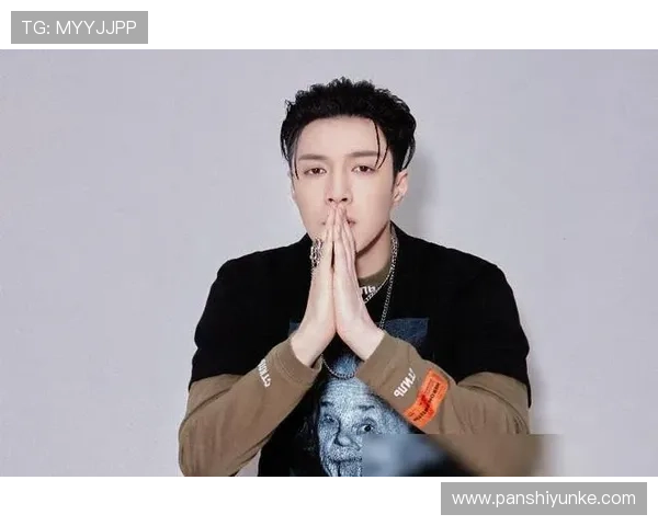 足球明星同款服装热潮来袭穿出你的球场风范与时尚魅力